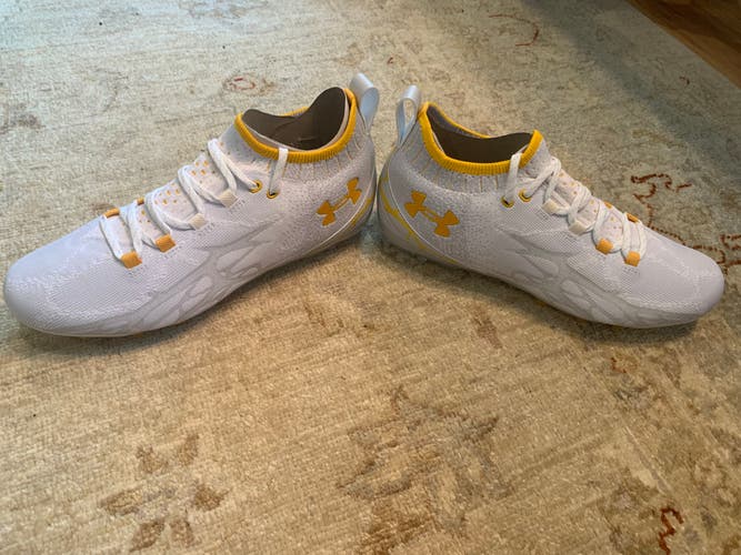 White Adult New Men's Size 10 (Women's 11) Molded Cleats Under Armour Low Cut Spotlight Lux MC