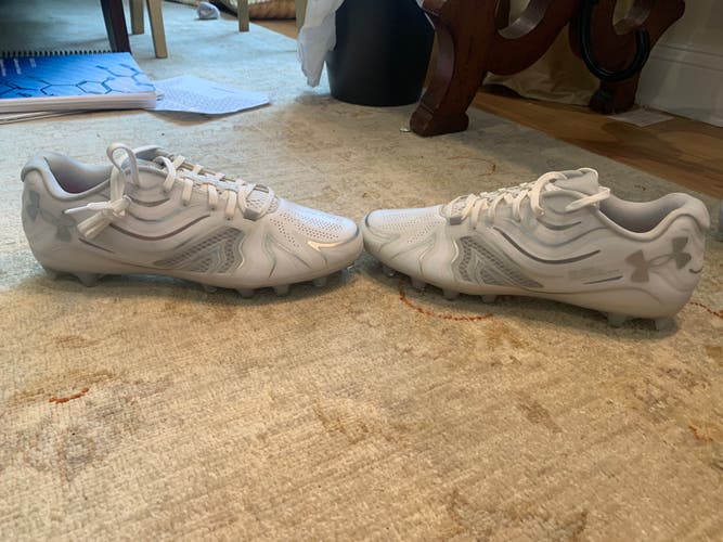 White Adult New Men's Size 10 Molded Cleats Under Armour Low Cut Spotlight