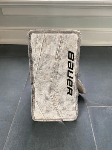 Used Bauer Regular Reactor  5000 Goalie Blocker Junior