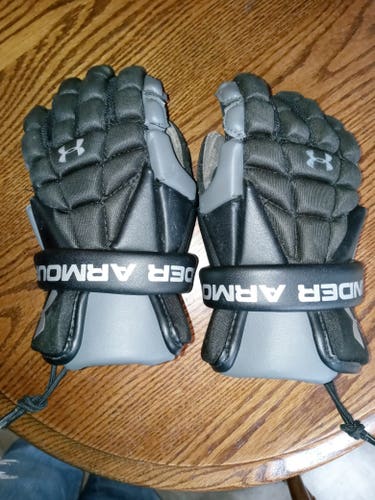 Used Player's Under Armour Lacrosse Gloves 8"
