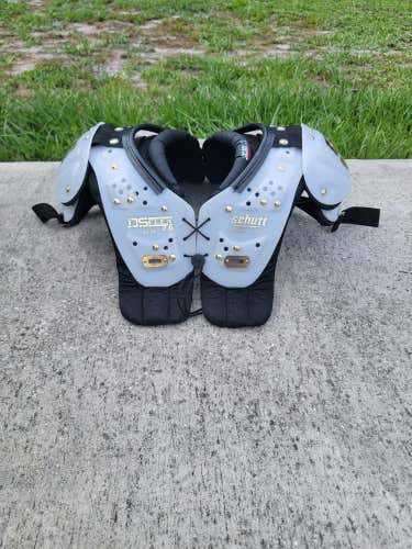 Youth Large Schutt DS Flex 2.0 Shoulder Pads & Schutt Backplate