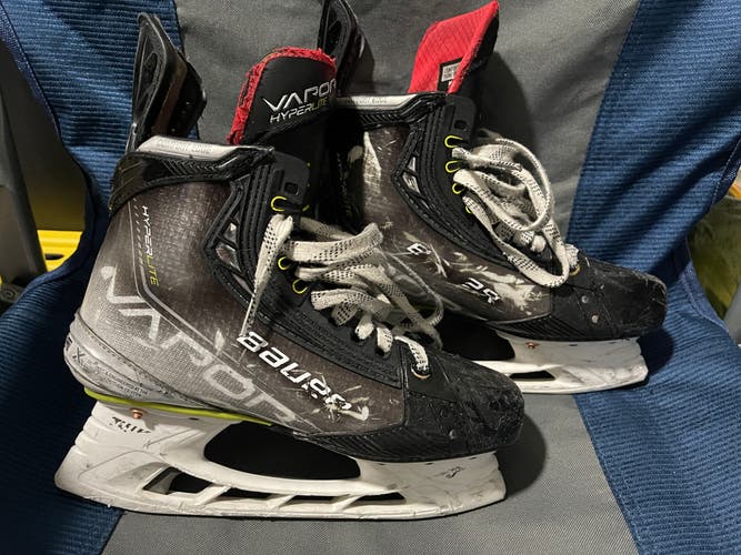 Used Bauer Vapor Hyperlite Hockey Skates Size 4.5 Fit 2