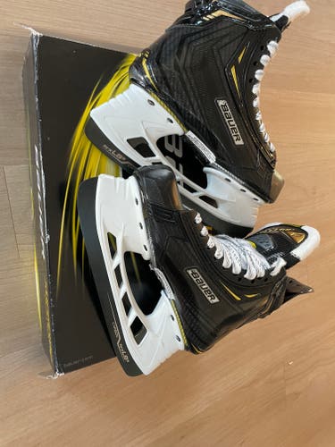Junior New Bauer Supreme 2S Pro Hockey Skates Regular Width Size 4