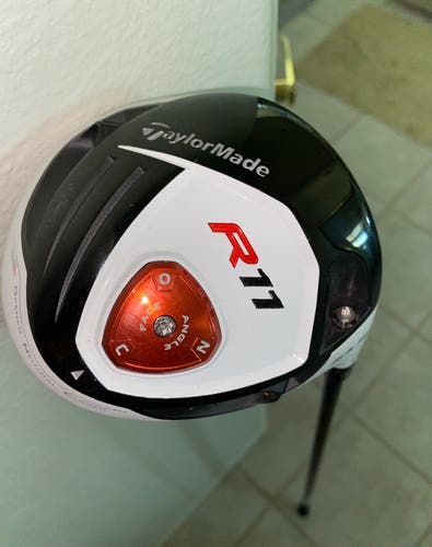R11 TaylorMade RH Regular Flex 10.5 Loft Driver