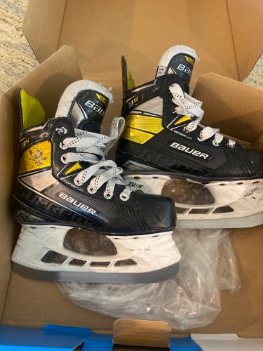 Used Bauer Regular Width Size 1.5 Supreme 3S Hockey Skates