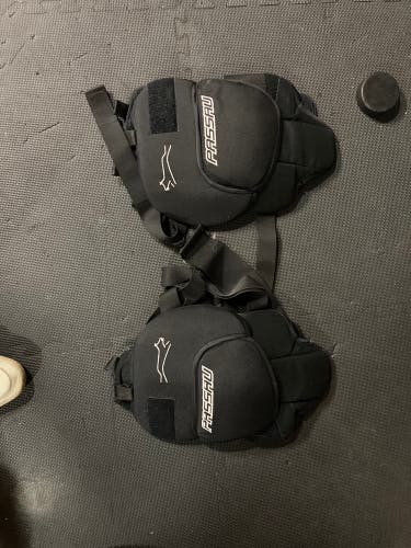 (Read Description)Passau Senior knee Guards