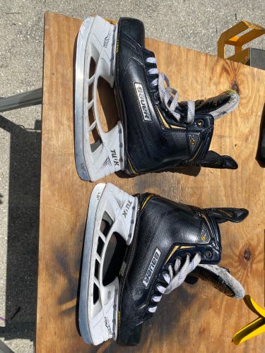 Used Bauer Regular Width Size 7.5 Supreme 2S Hockey Skates