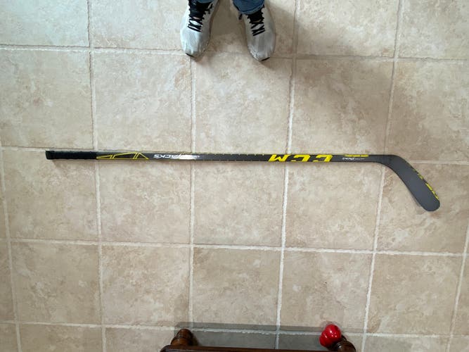 Senior Right Handed Mid Pattern  Ultra Tacks Hockey Stick