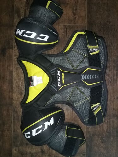 Junior Used Medium CCM Tacks 3092 Shoulder Pads