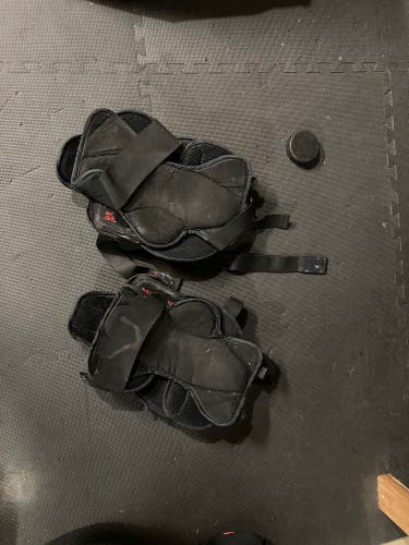 (Read discription) Passau Senior knee guards