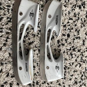 Easton Razor Bladz II runners 230 (R/L)