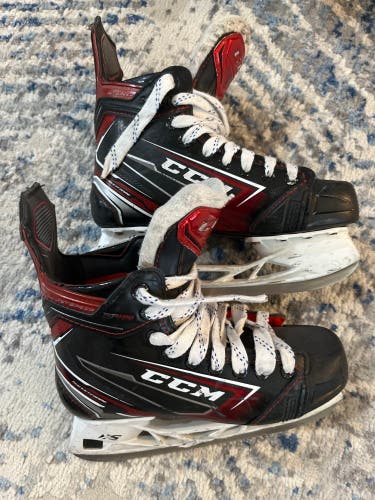 Used CCM Regular Width  Size 5.5 JetSpeed FT480 Hockey Skates
