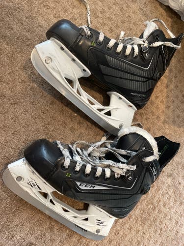 CCM Ribcor 44K size 4 EE Skates