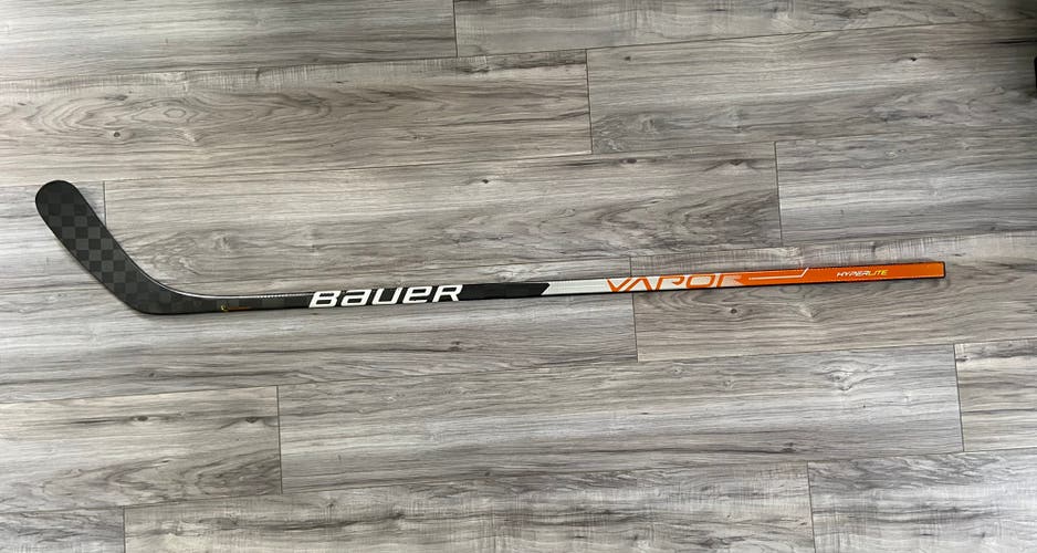 Senior Right Handed P92 Vapor Hyperlite Hockey Stick 70 Flex