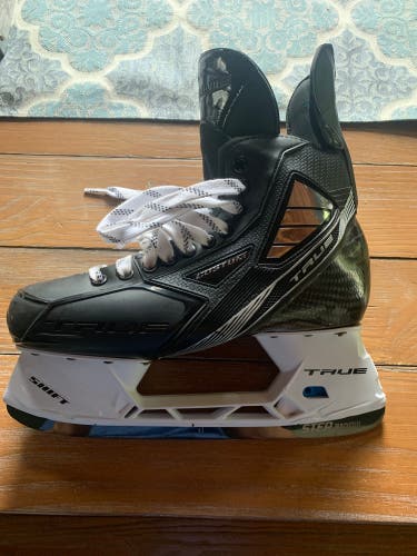 Used True Regular Width  Size 8.5 Pro Custom Hockey Skates