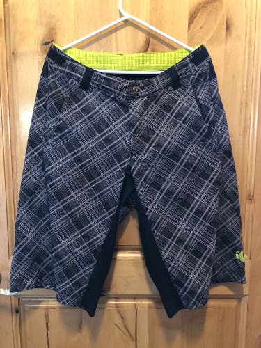 Pearl Izumi Mountain Bike shorts With Pads