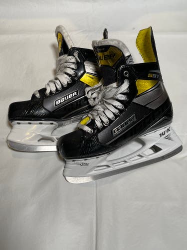 Used Bauer Regular Width  Size 7.5 Supreme S37 Hockey Skates