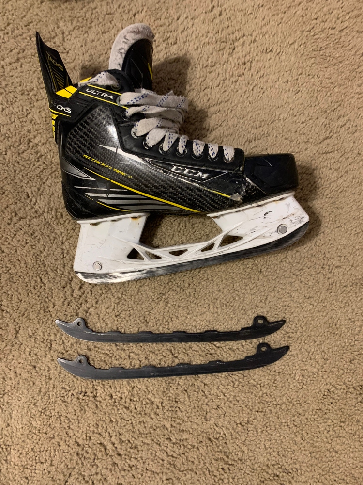 Used CCM Regular Width Pro Stock Size 8.5 Ultra Tacks Hockey Skates