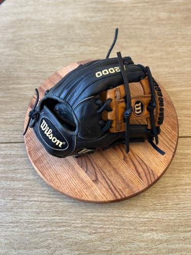 Used Right Hand Throw 11.75" A2000 Baseball Glove