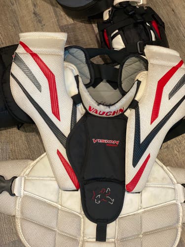 Used Medium Vaughn  Vision 9200 Goalie Chest Protector