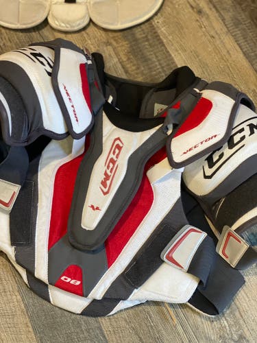Senior Extra Large CCM  Vector Shoulder Pads
