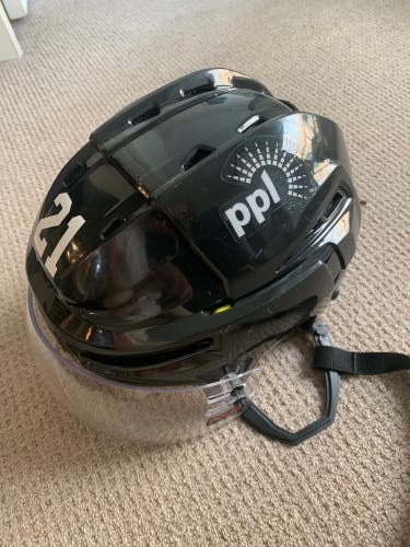 Used Medium Bauer Pro Stock Re-Akt 150 Helmet