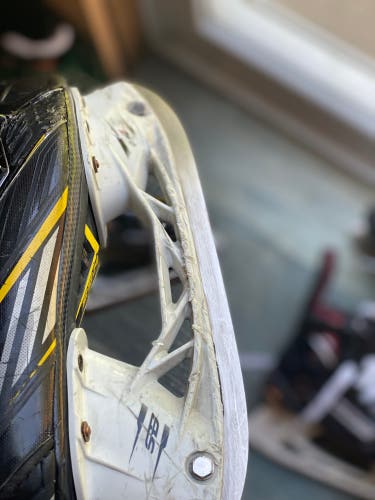 Junior CCM Regular Width  Size 3.5 Tacks Hockey Skates