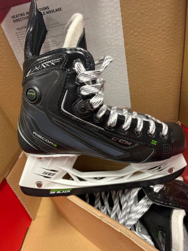 New CCM Regular Width  Size 5.5 RibCor MaxxPro Hockey Skates