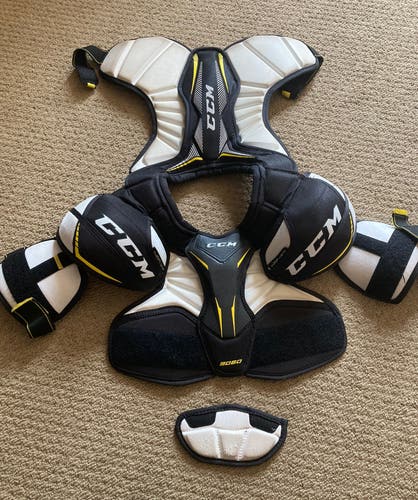 Junior Large CCM  Tacks 9060 Shoulder Pads