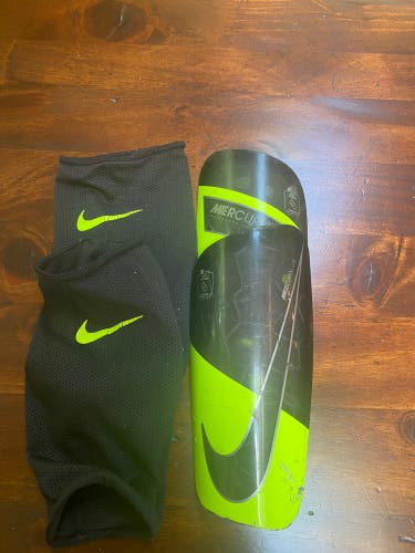 Unisex Small Nike Mercurial lite Shin Guards
