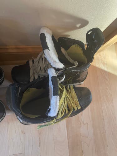 Used Bauer Extra Wide Width  Size 5.5 Supreme 2S Pro Hockey Skates