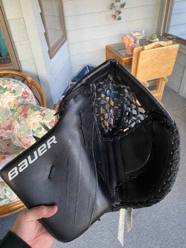 TWO Bauer Hyperlite Senior Regular Gloves