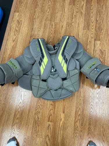 Used Large Vaughn  VE8 Pro Carbon Goalie Chest Protector