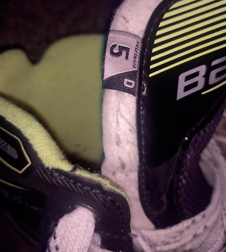 Junior Used Bauer GSX Hockey Goalie Skates Regular Width Size 5