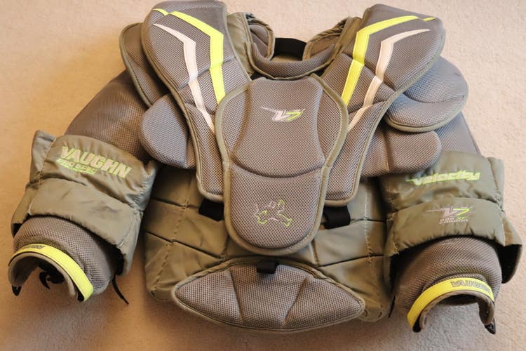 Vaughn Velocity V7 XF Pro Carbon Chest Protector - Senior Medium