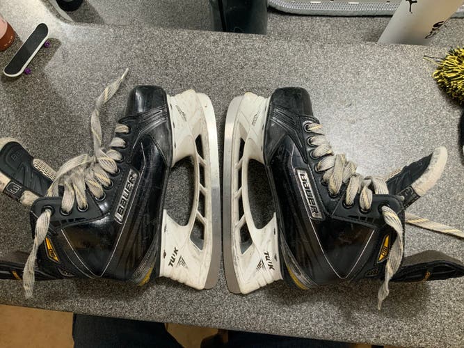 Used Bauer Regular Width Size 3 Supreme 180 Hockey Skates