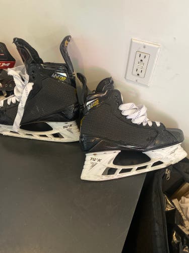 Used Bauer Size 9 Supreme UltraSonic Hockey Skates