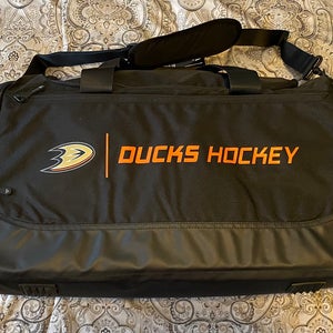 Anaheim Ducks NHL Hockey Team Issued Coaches / Duffle W