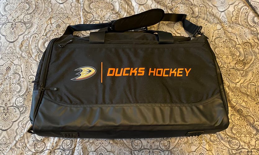 Anaheim Ducks NHL Hockey Team Issued Coaches / Duffle W