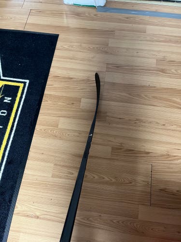 Senior Right Handed P28M Super Tacks 2.0 Hockey Stick