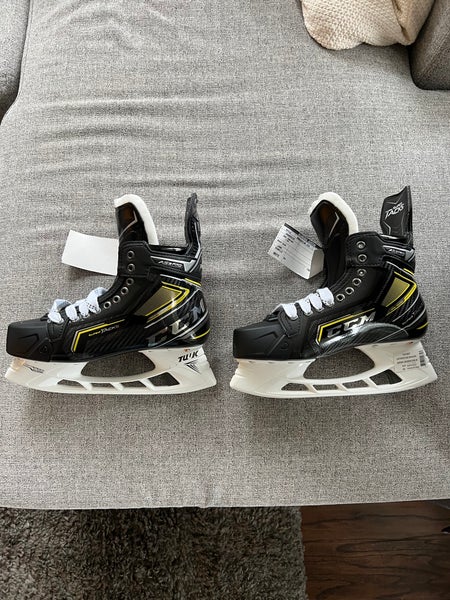 New CCM Regular Width Pro Stock Size 7.5 AS3 Pro Hockey Skates