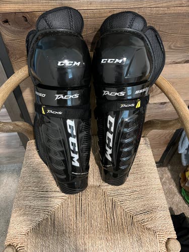 CCM Tacks 9550 Shin Pads