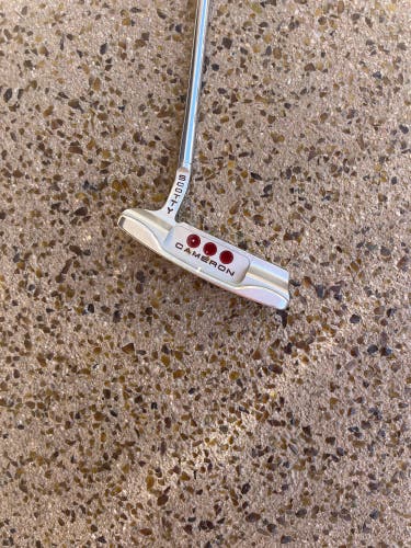 Used Right Handed select newport 1.5 Putter