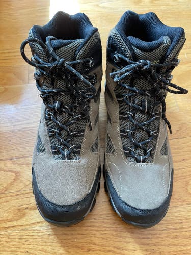 HI-TEC like New Waterproof Hiking Boots Men's Size  10.5 (W 11.5)  Hiking Boots