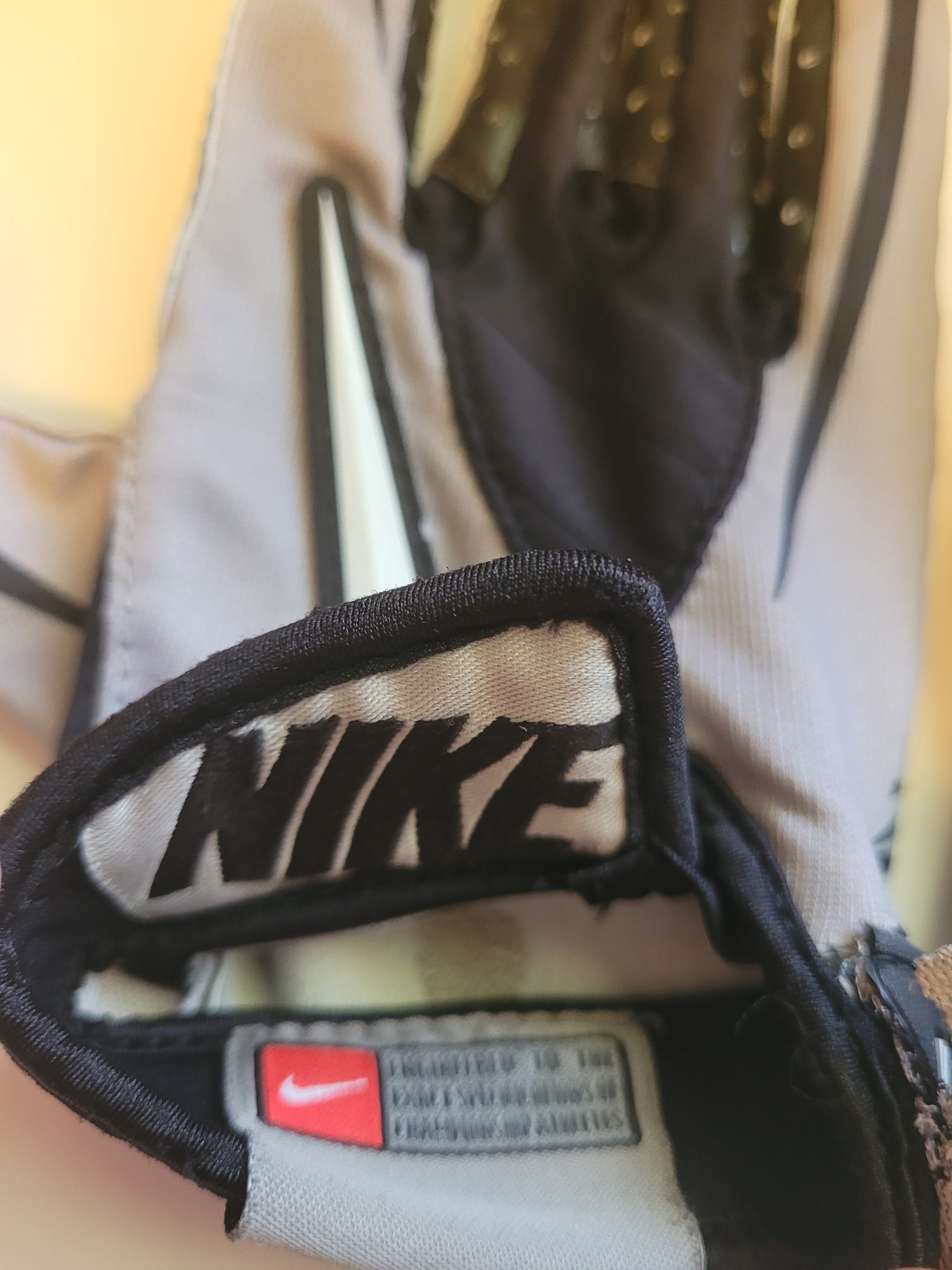NIKE“MAGNIGRIP ELITE REMIX“グレー／ブラック むい Mサイズ