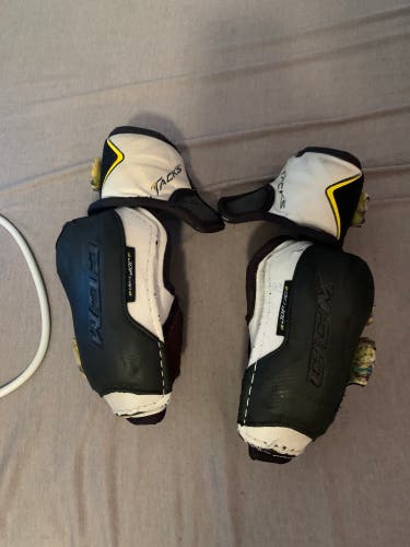 Used Medium CCM  Super Tacks Elbow Pads