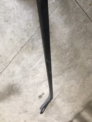 Senior Right Handed P92  Nexus 1000 Hockey Stick