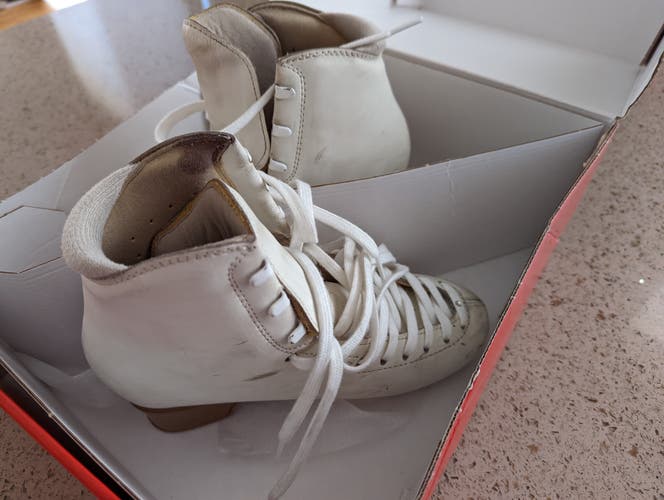 Used EDEA Chorus 240C Figure Skates Size 6.5