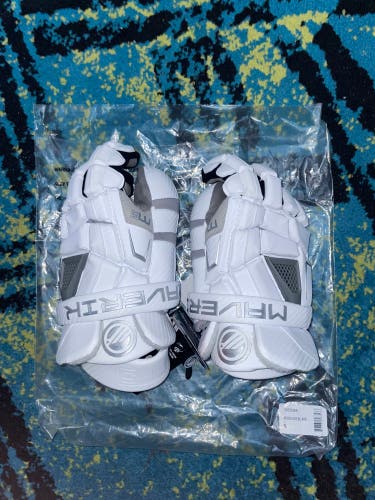 New Maverik M5 Goalie Gloves Sz 13in