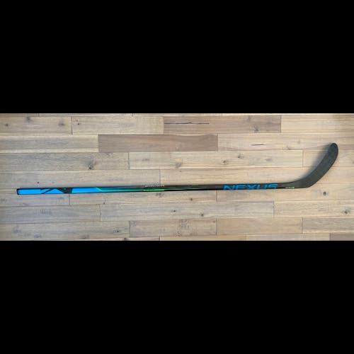 Senior Right Handed P28  Nexus Geo Hockey Stick